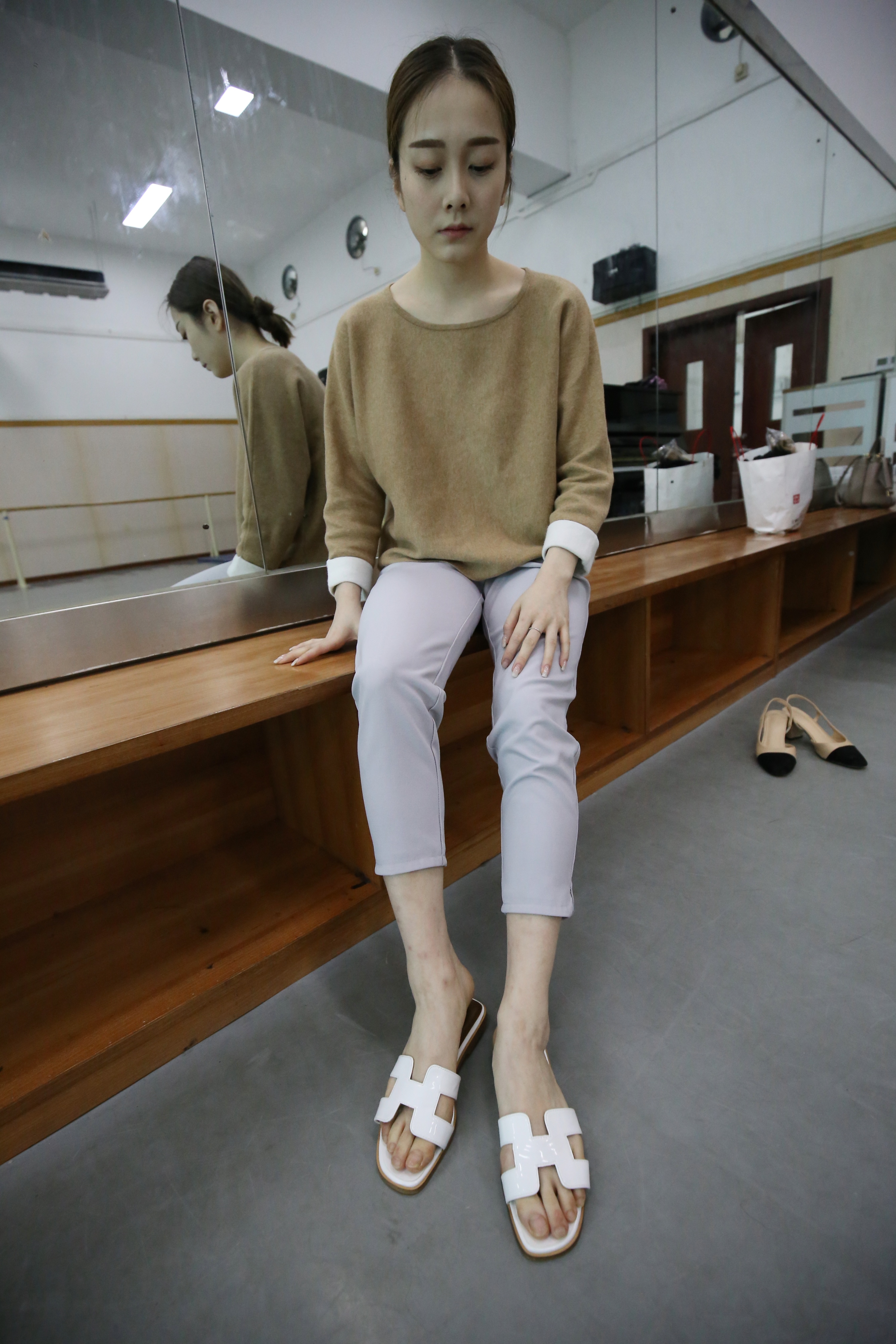 大西瓜爱牙膏·休闲裤少女-2