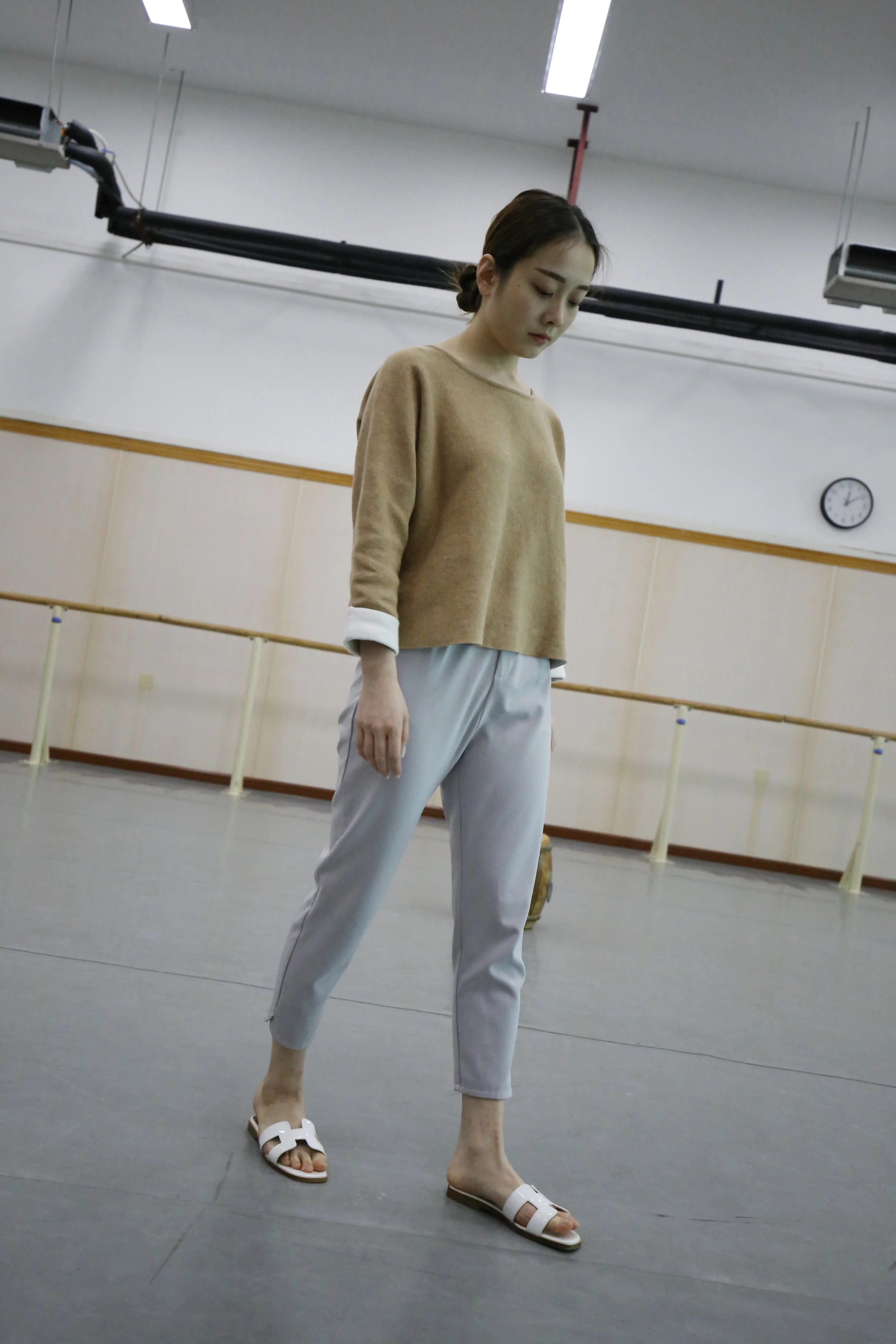 大西瓜爱牙膏·休闲裤少女-3